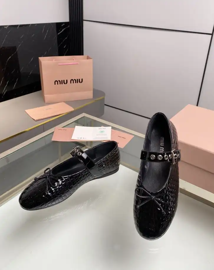 hype Miu Miu flat shoes