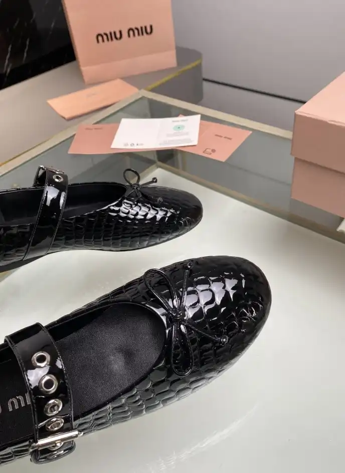 hype Miu Miu flat shoes