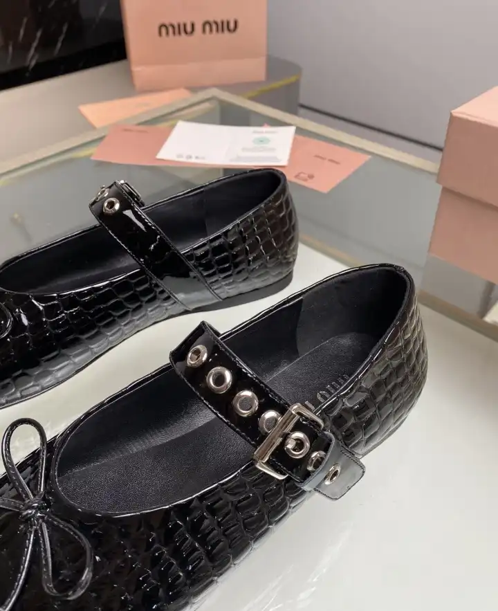 hype Miu Miu flat shoes