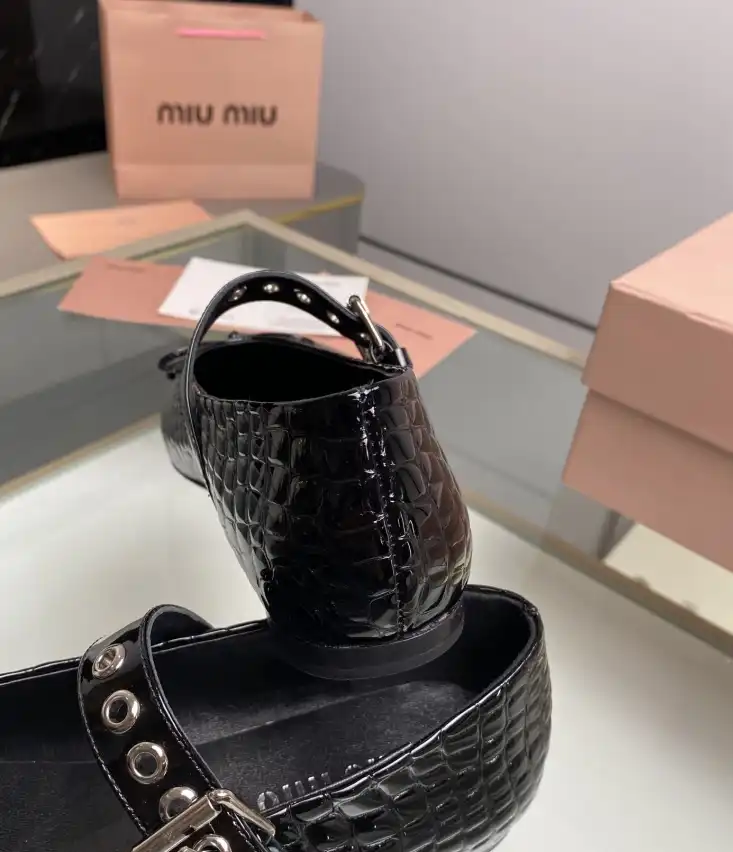 hype Miu Miu flat shoes