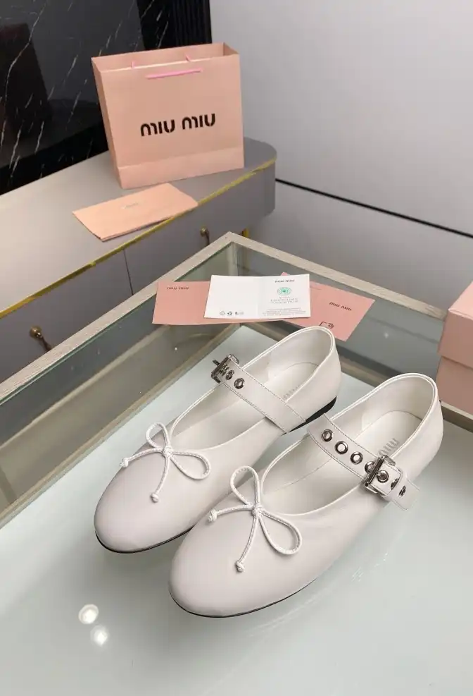 hype Miu Miu flat shoes