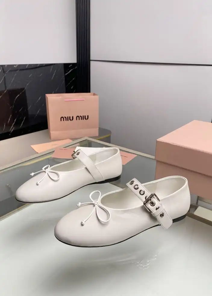 hype Miu Miu flat shoes