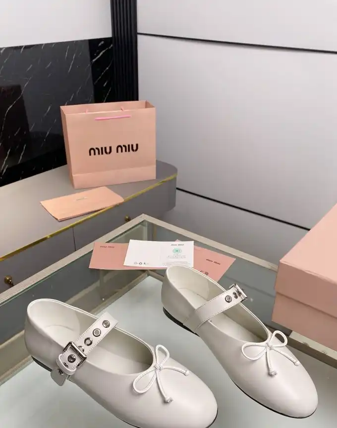 hype Miu Miu flat shoes