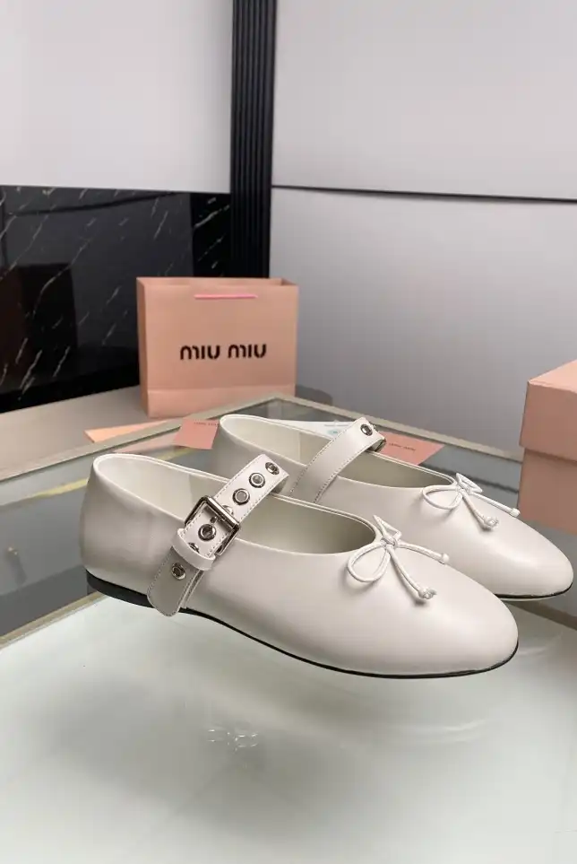 hype Miu Miu flat shoes