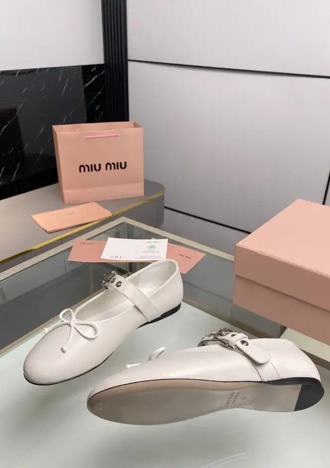 hype Miu Miu flat shoes