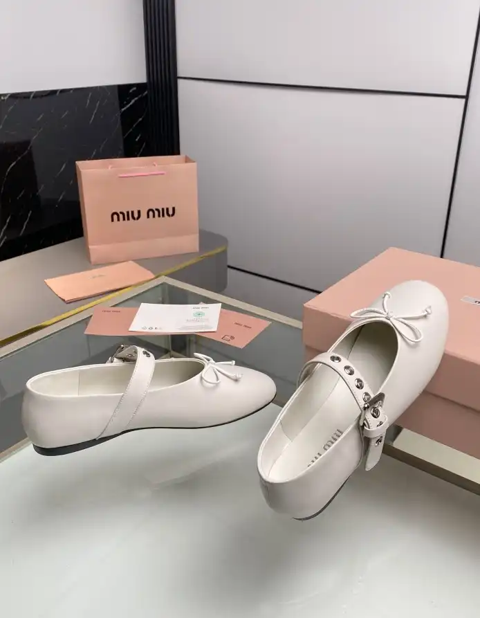 hype Miu Miu flat shoes