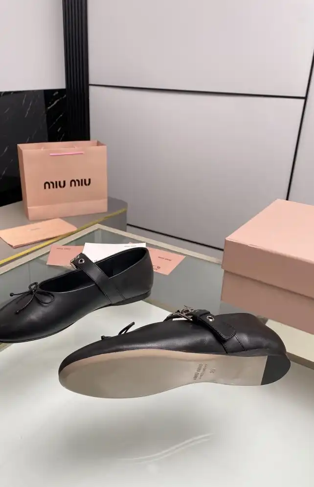 hype Miu Miu flat shoes