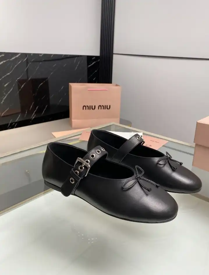 hype Miu Miu flat shoes