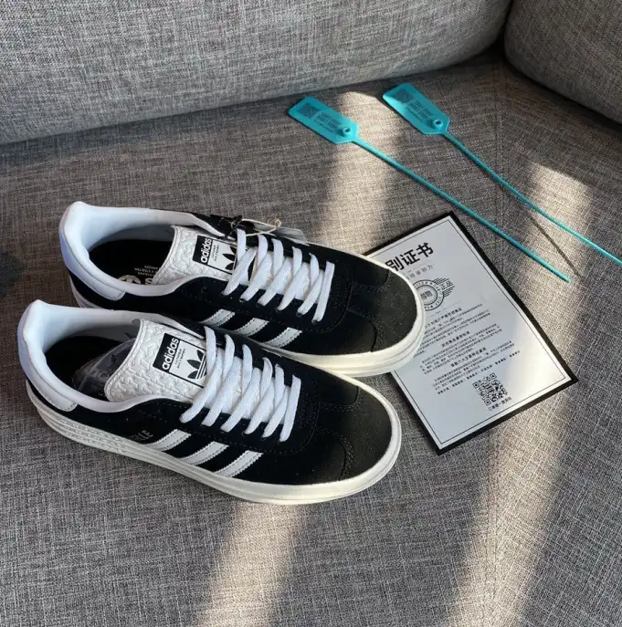 hype Adidas Sneakers