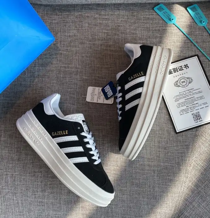 hype Adidas Sneakers