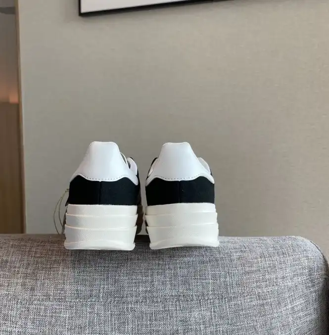 hype Adidas Sneakers