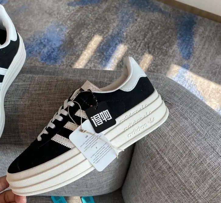 hype Adidas Sneakers