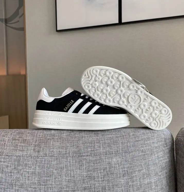 hype Adidas Sneakers