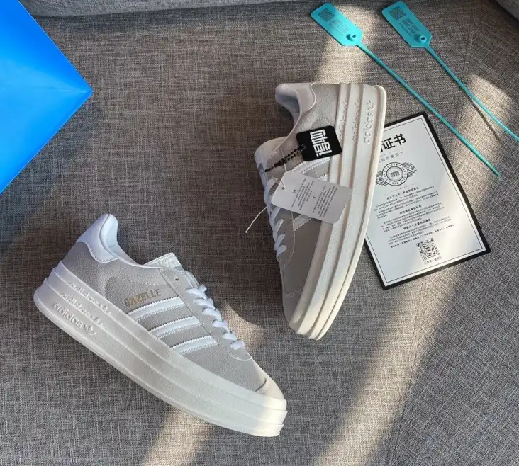 hype Adidas Sneakers