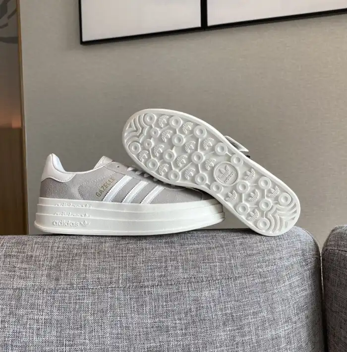 hype Adidas Sneakers