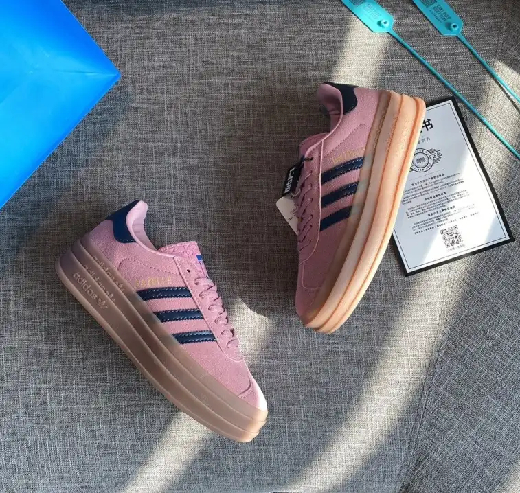 hype Adidas Sneakers