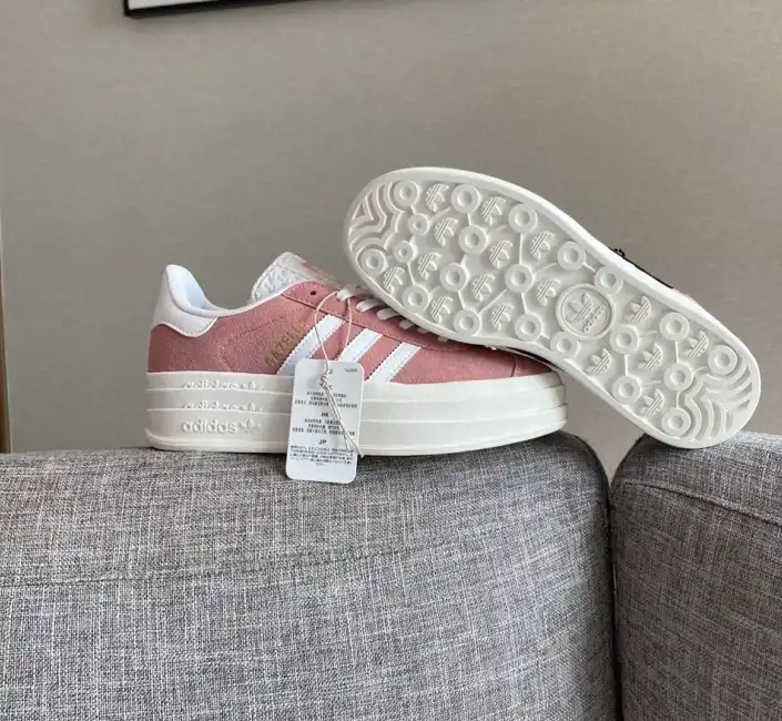 hype Adidas Sneakers