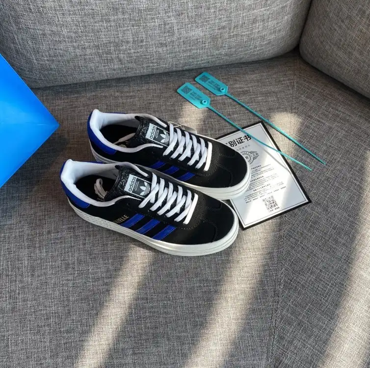 hype Adidas Sneakers