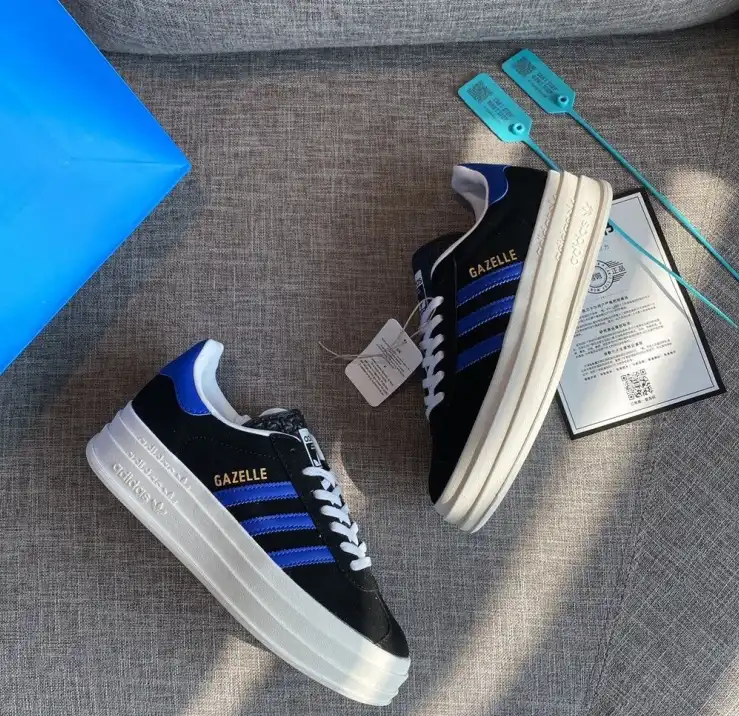 hype Adidas Sneakers