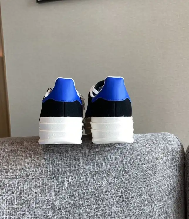 hype Adidas Sneakers