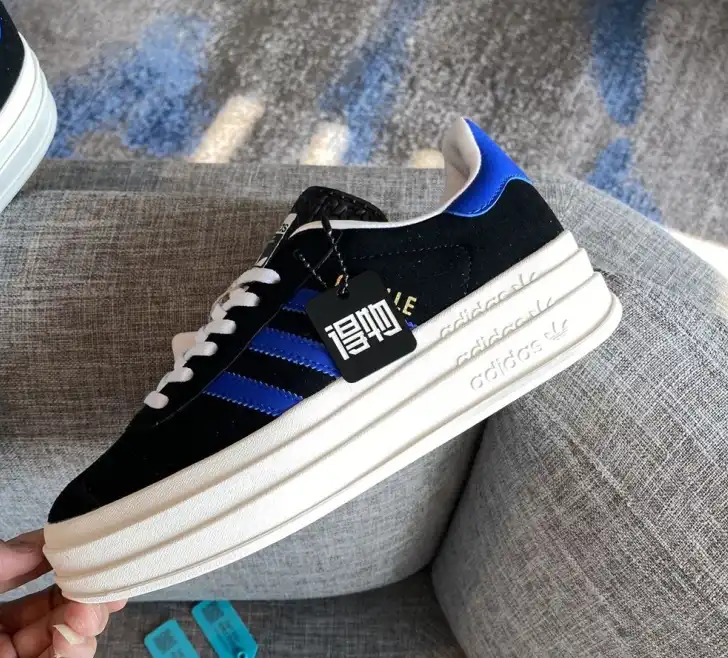 hype Adidas Sneakers