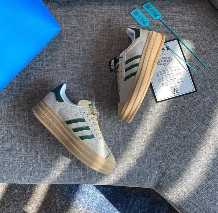 hype Adidas Sneakers