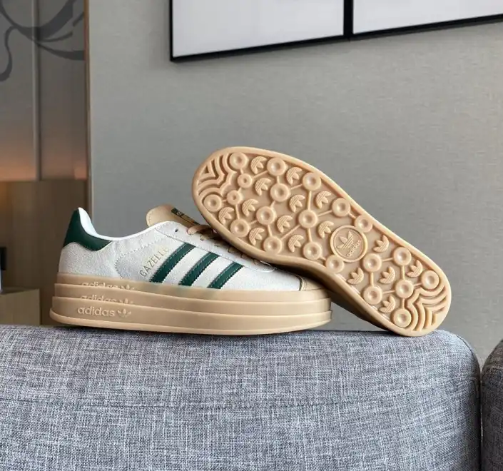 hype Adidas Sneakers