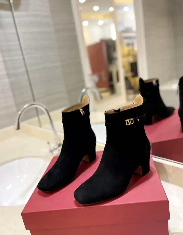 hype Valentino Boots