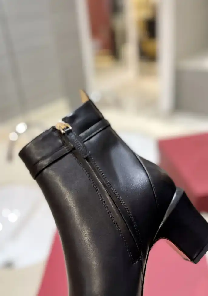 hype Valentino Boots