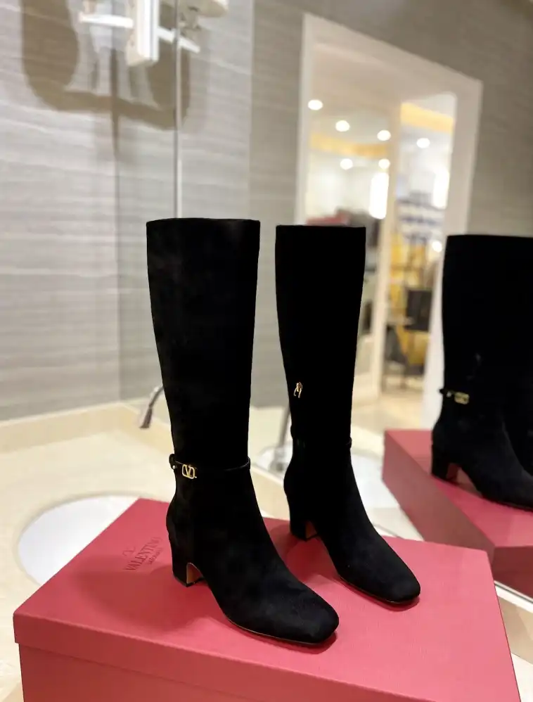 hype Valentino Boots