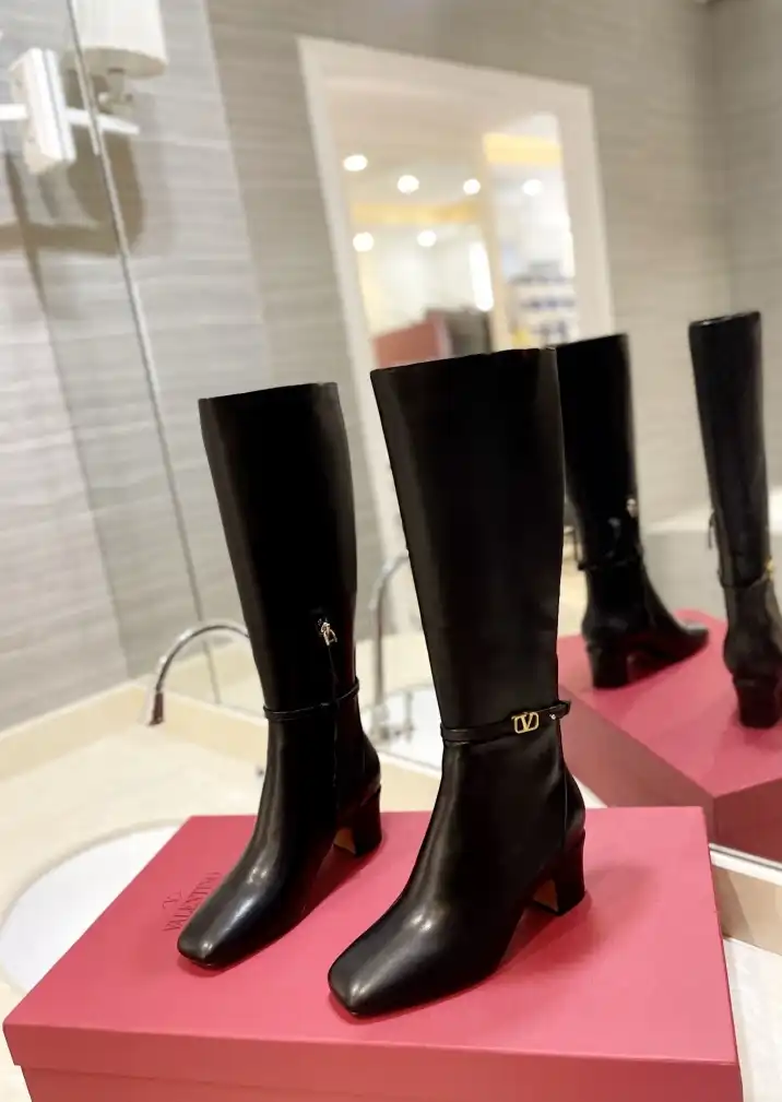 hype Valentino Boots