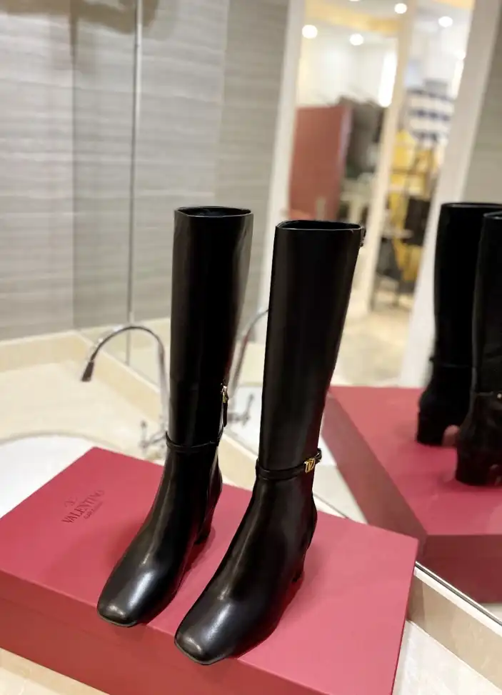 hype Valentino Boots