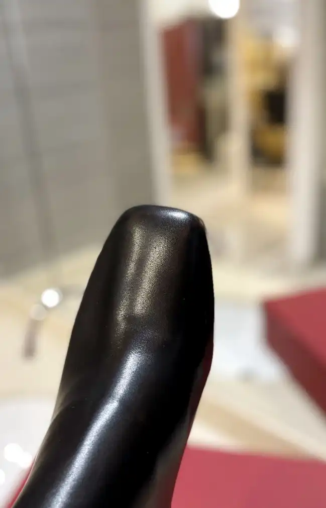 hype Valentino Boots