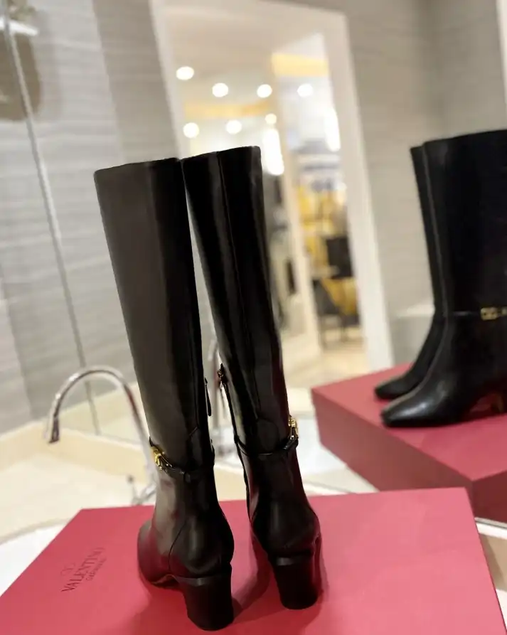 hype Valentino Boots