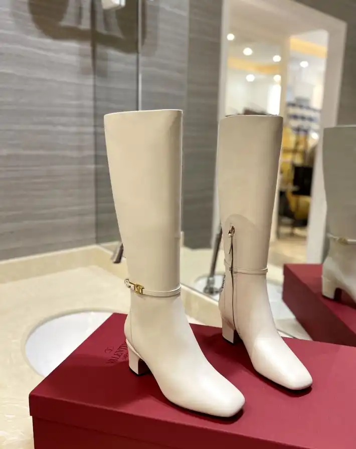 hype Valentino Boots