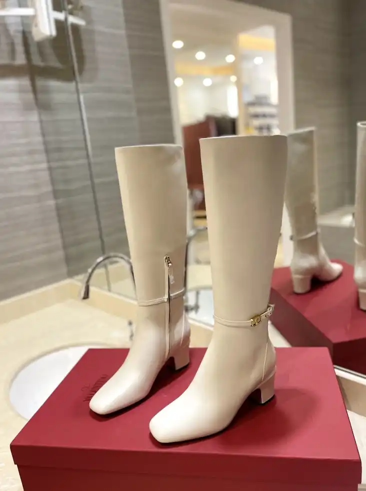 hype Valentino Boots