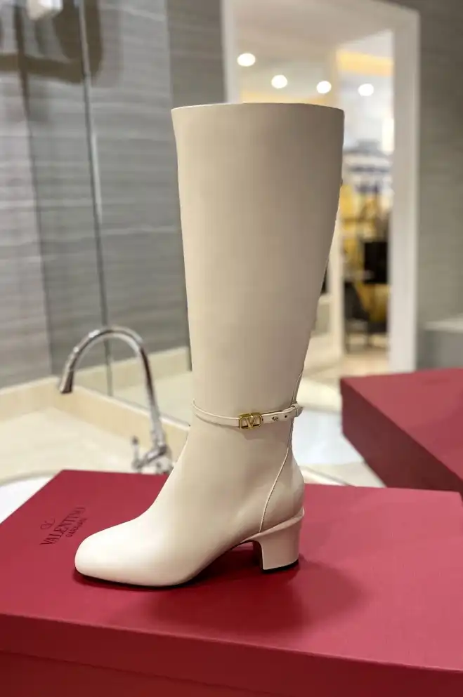 hype Valentino Boots