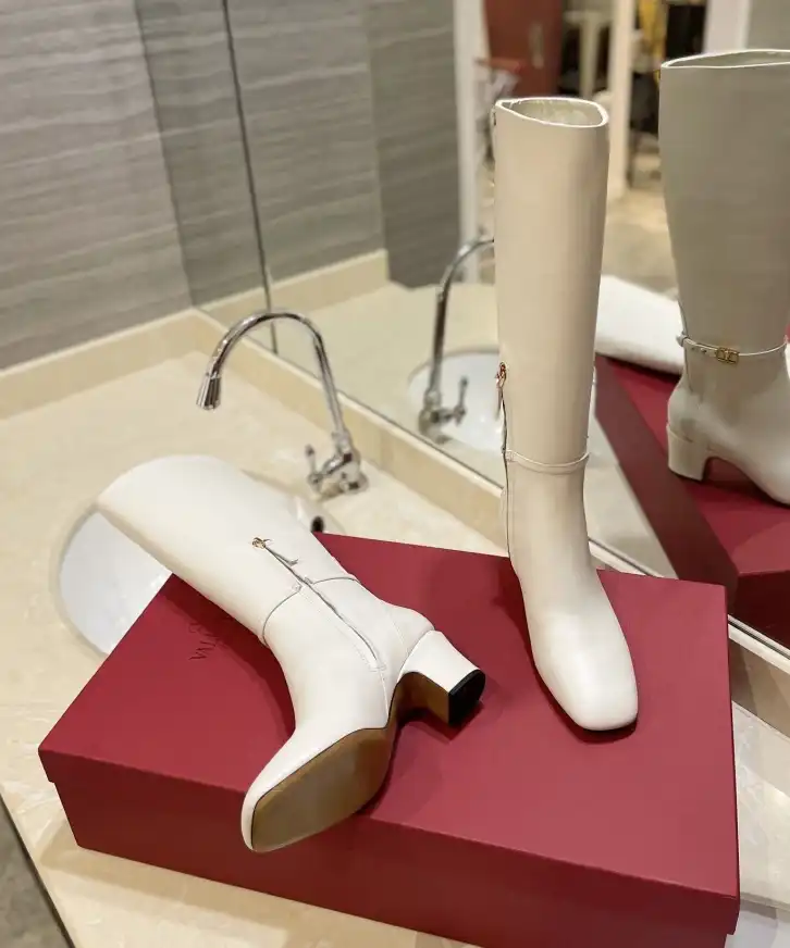 hype Valentino Boots