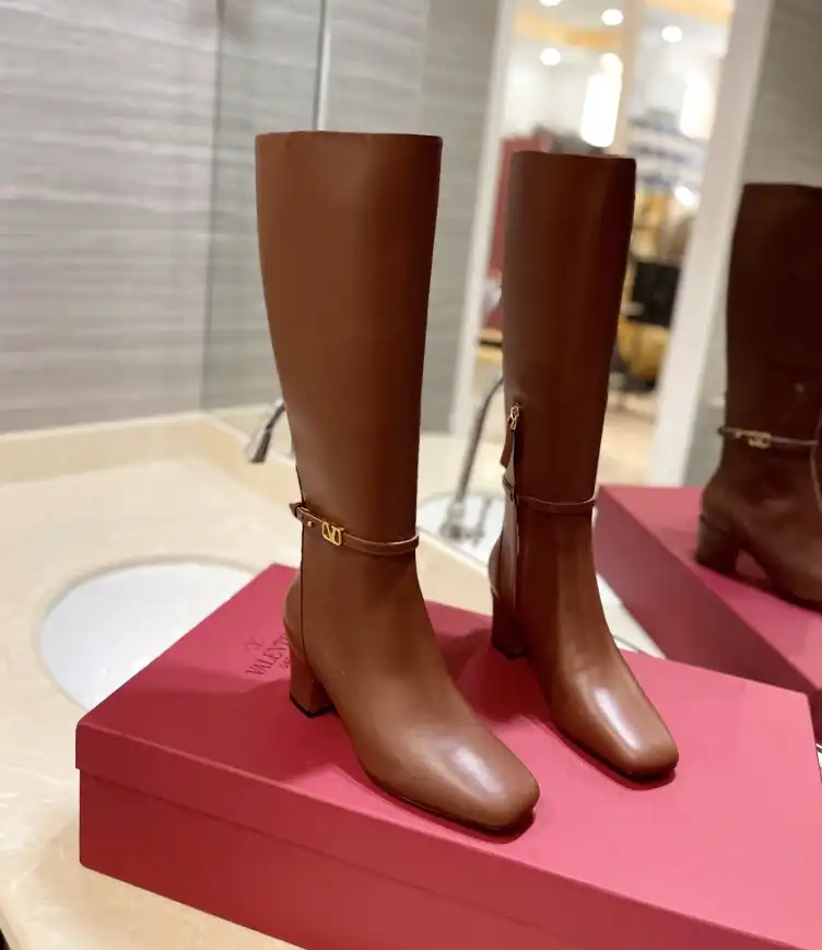 hype Valentino Boots