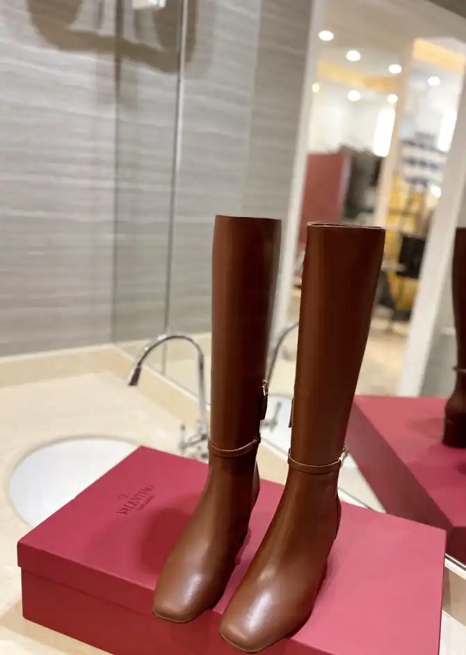 hype Valentino Boots