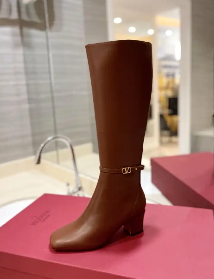 hype Valentino Boots