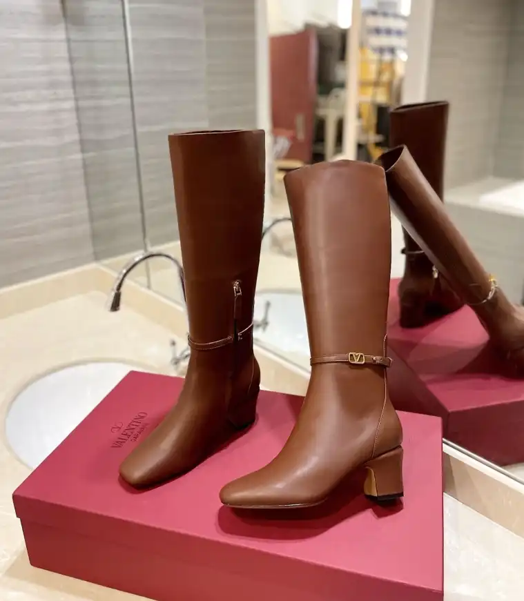 hype Valentino Boots