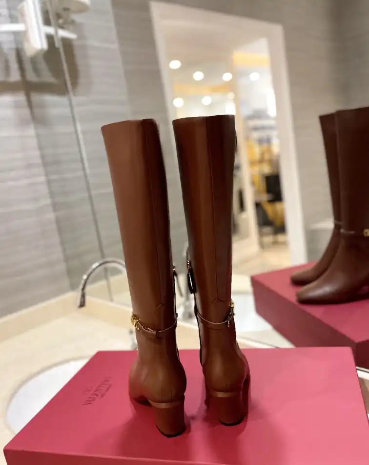 hype Valentino Boots