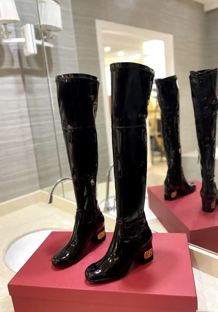 hype Valentino Boots