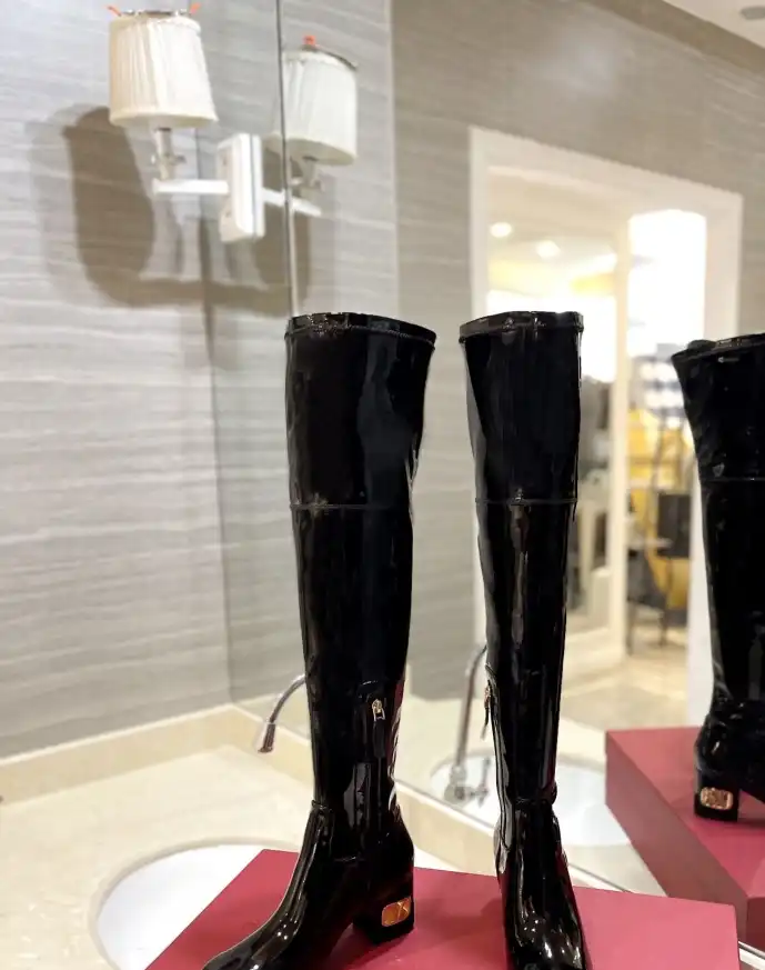 hype Valentino Boots