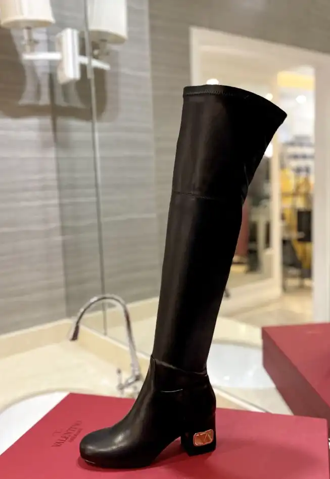 hype Valentino Boots