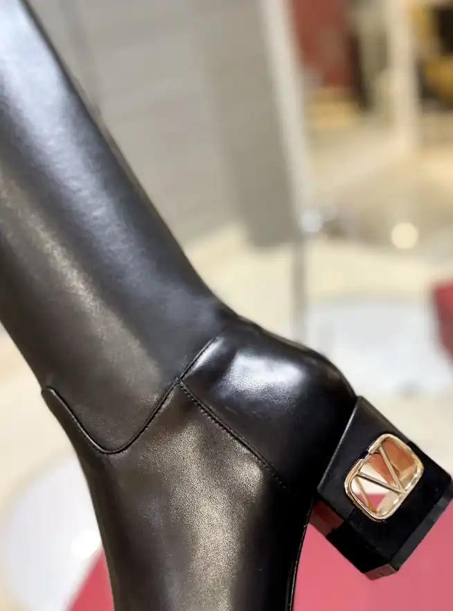 hype Valentino Boots