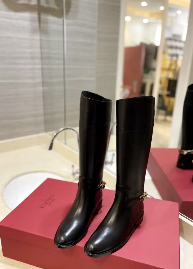 hype Valentino Boots