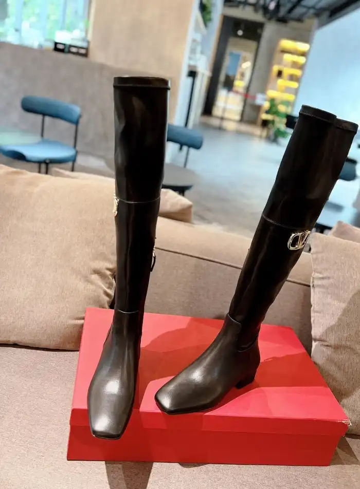 hype Valentino Boots