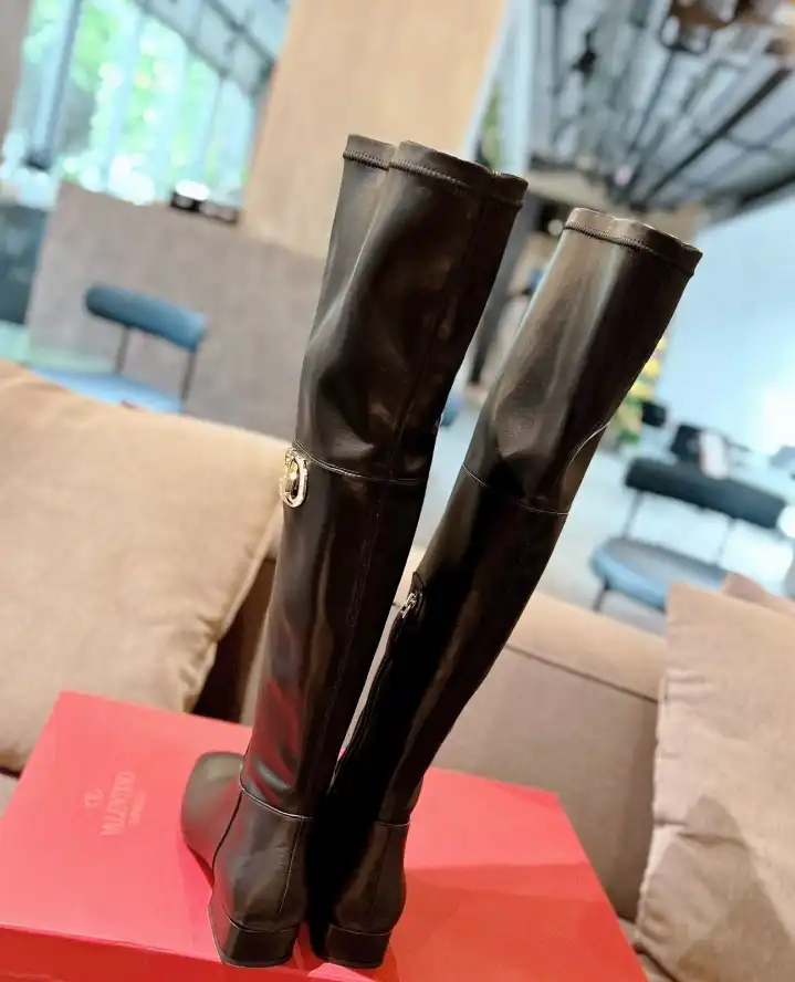 hype Valentino Boots